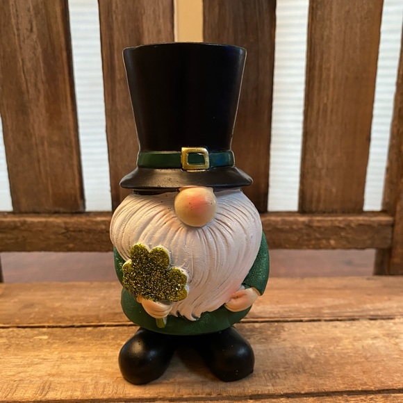 St. Patricks Day Gnomes Kitchen Towels & St. Patrick’s Day Gnome Figures Bundle - Picture 15 of 16